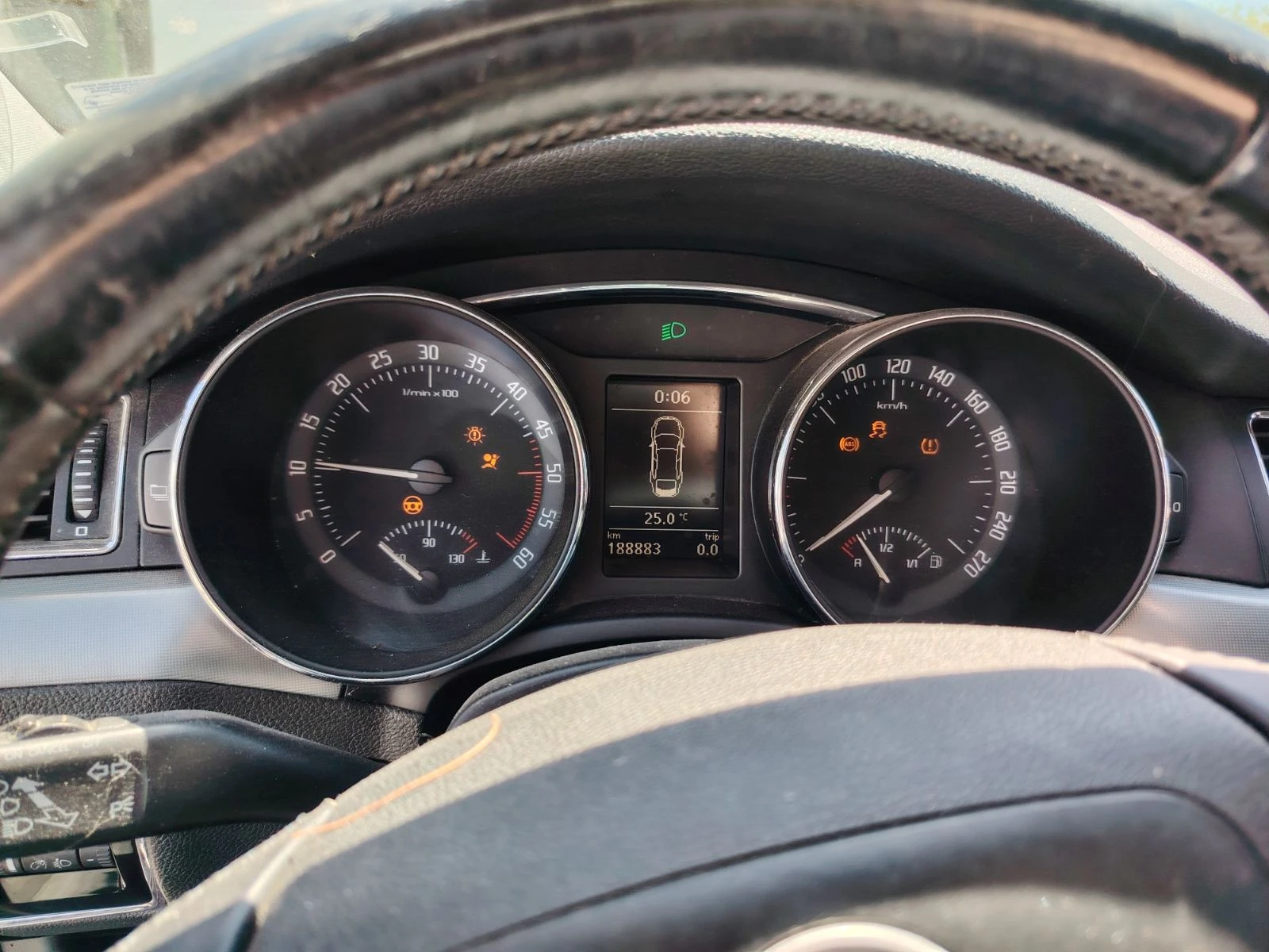 Skoda Superb 2.0tdi 170kc, снимка 6 - Автомобили и джипове - 54423869