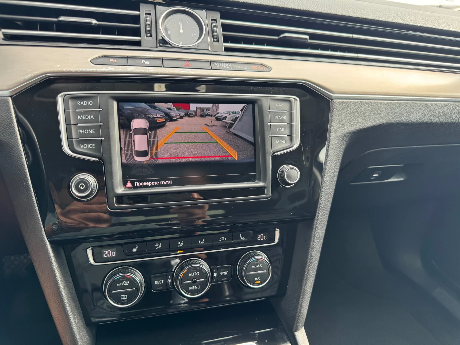 VW Passat 1.6TDI DSG, снимка 12 - Автомобили и джипове - 55650103
