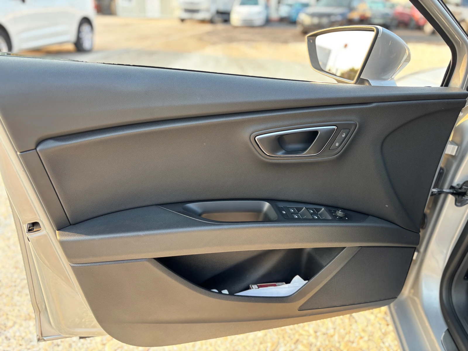 Seat Leon 2.0d/DSG/FR/купуван нов от БГ, снимка 13 - Автомобили и джипове - 56063752