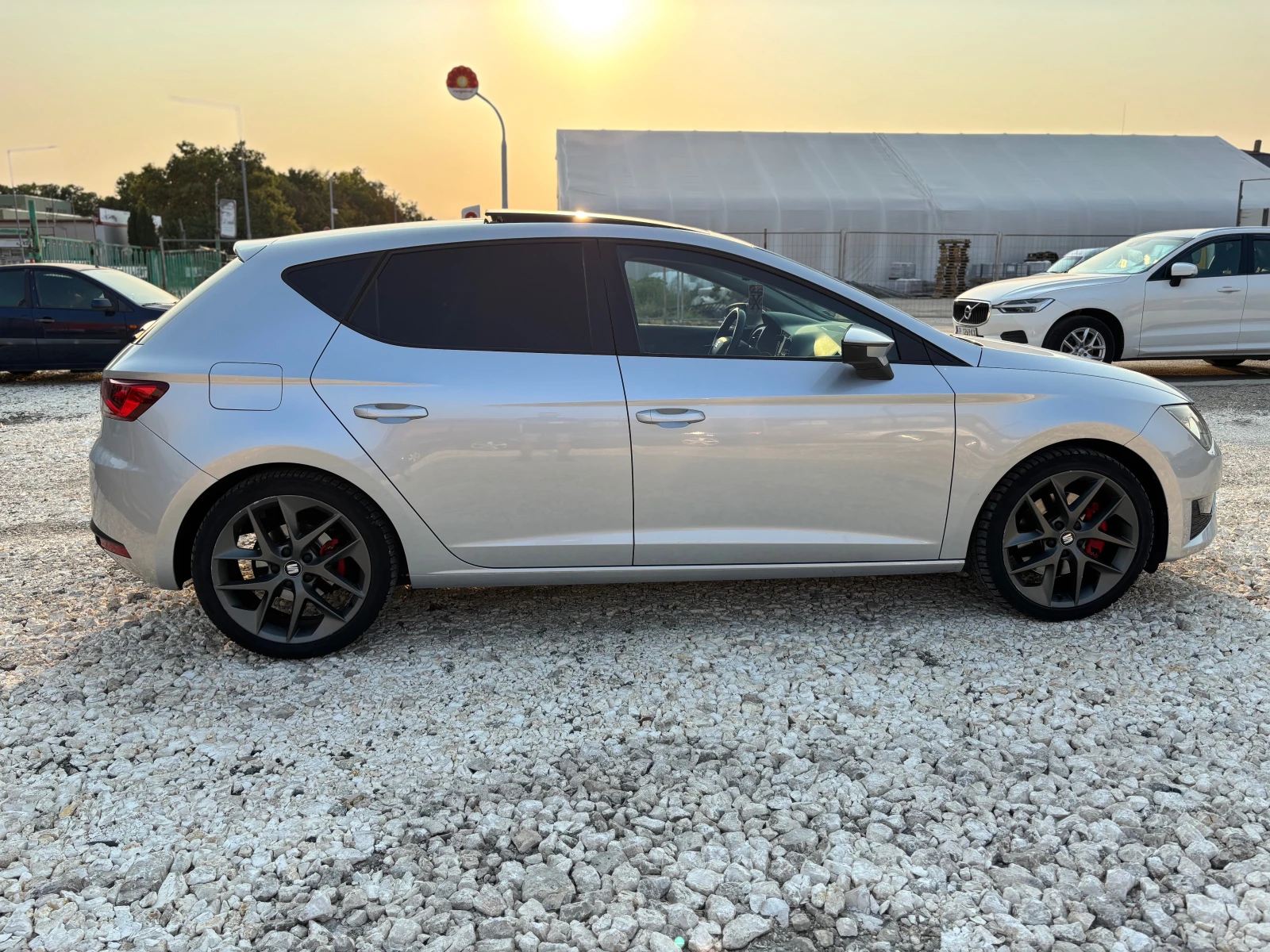 Seat Leon 2.0d/DSG/FR/купуван нов от БГ, снимка 7 - Автомобили и джипове - 56063752
