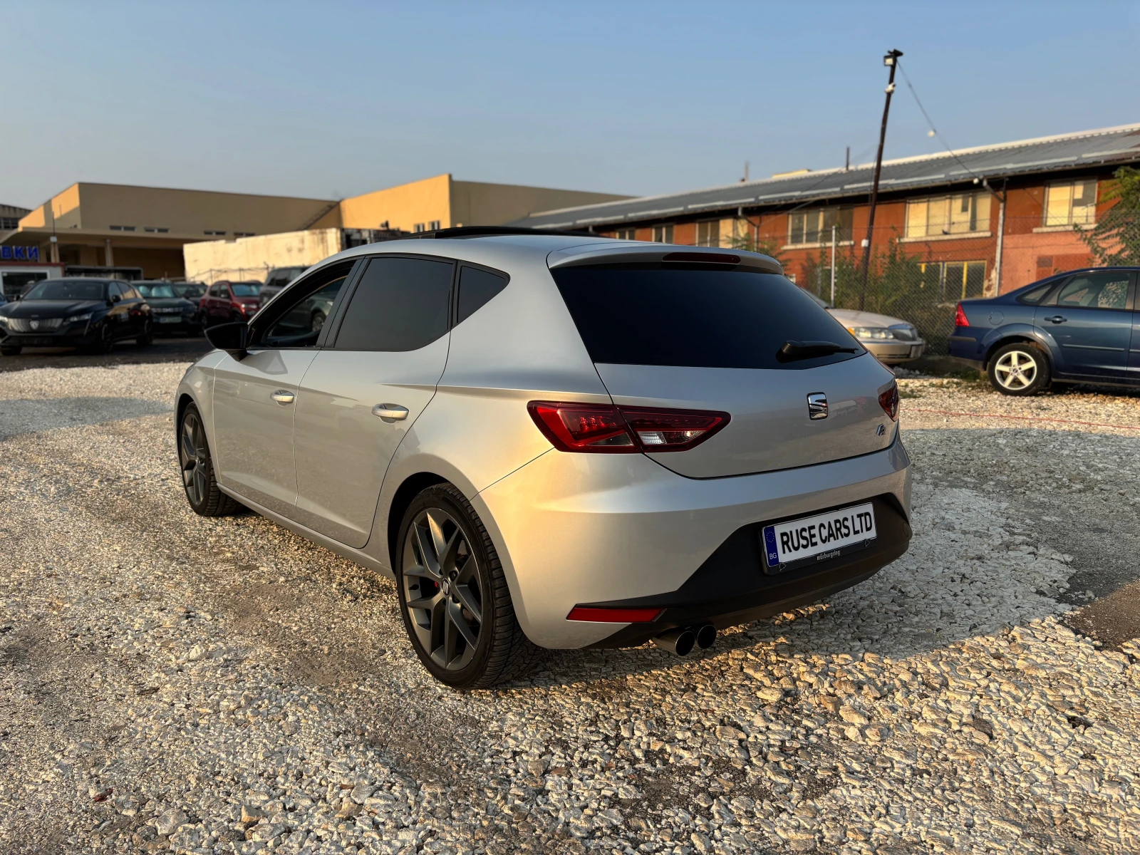 Seat Leon 2.0d/DSG/FR/купуван нов от БГ, снимка 4 - Автомобили и джипове - 56063752