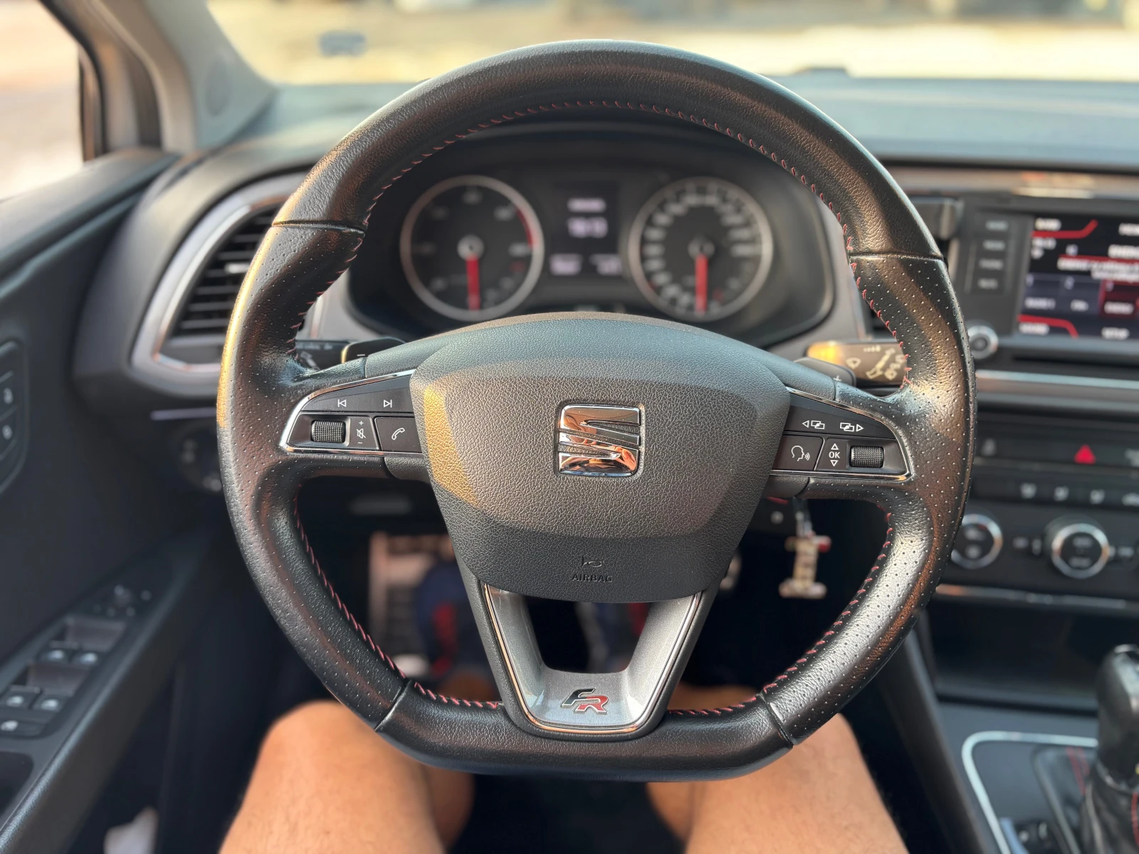 Seat Leon 2.0d/DSG/FR/купуван нов от БГ, снимка 17 - Автомобили и джипове - 56063752