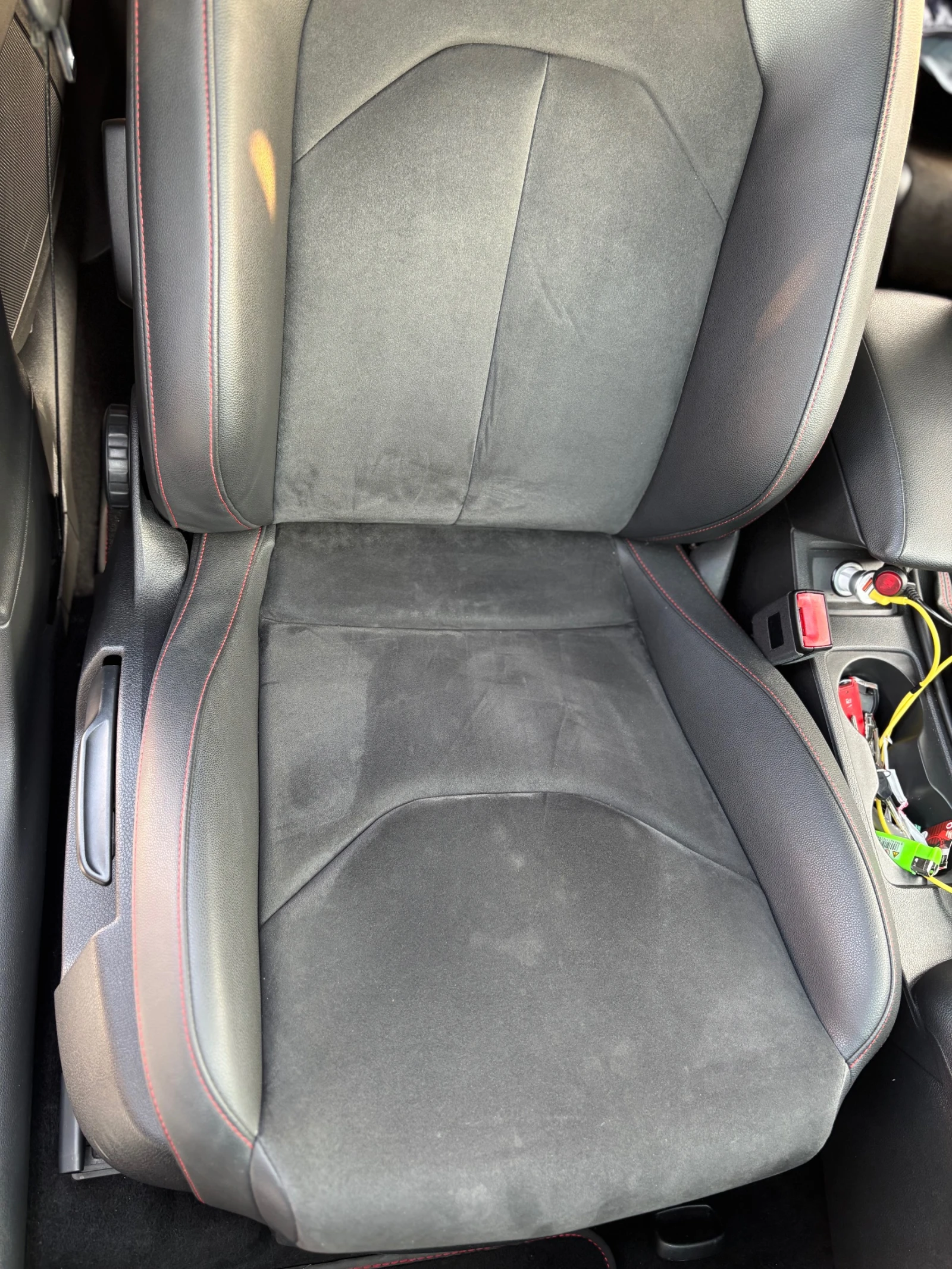 Seat Leon 2.0d/DSG/FR/купуван нов от БГ, снимка 11 - Автомобили и джипове - 56063752