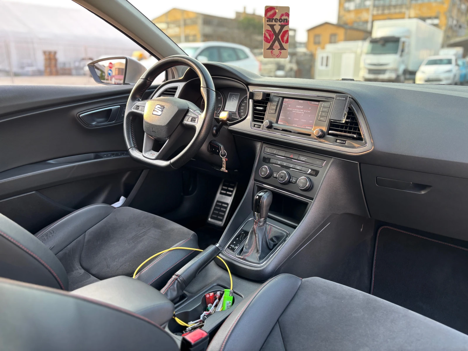 Seat Leon 2.0d/DSG/FR/купуван нов от БГ, снимка 15 - Автомобили и джипове - 56063752