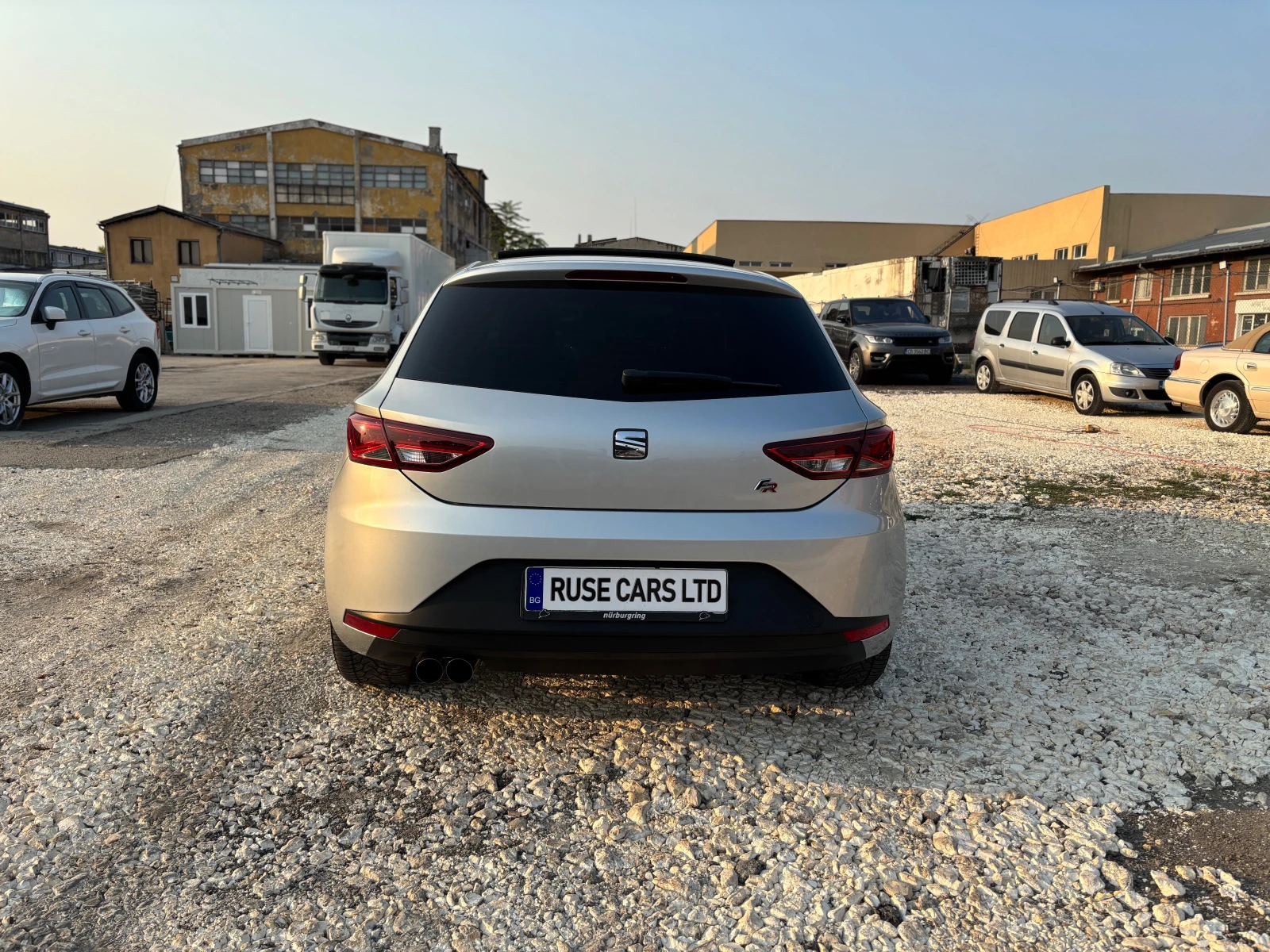 Seat Leon 2.0d/DSG/FR/купуван нов от БГ, снимка 5 - Автомобили и джипове - 56063752
