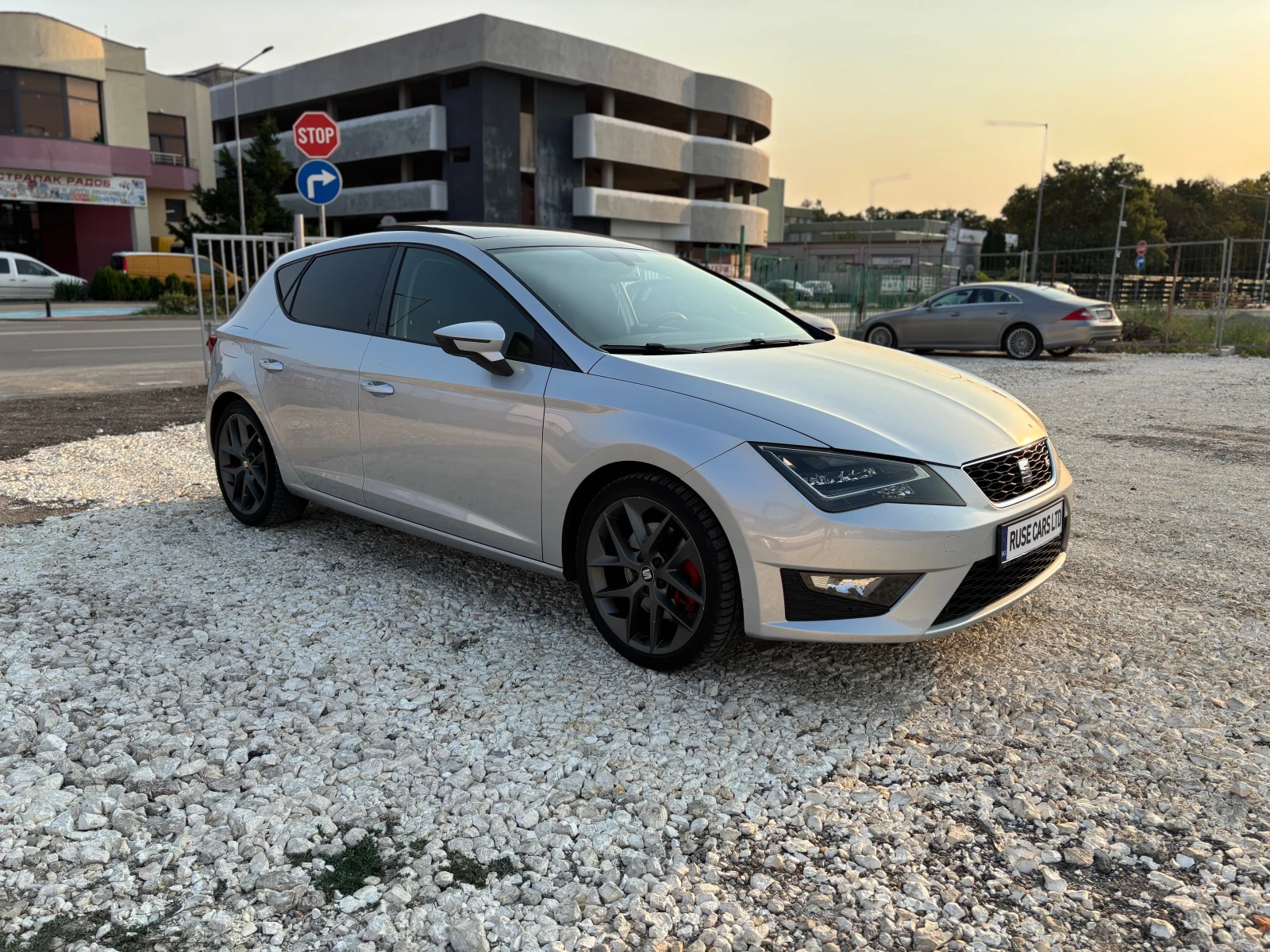 Seat Leon 2.0d/DSG/FR/купуван нов от БГ, снимка 8 - Автомобили и джипове - 56063752