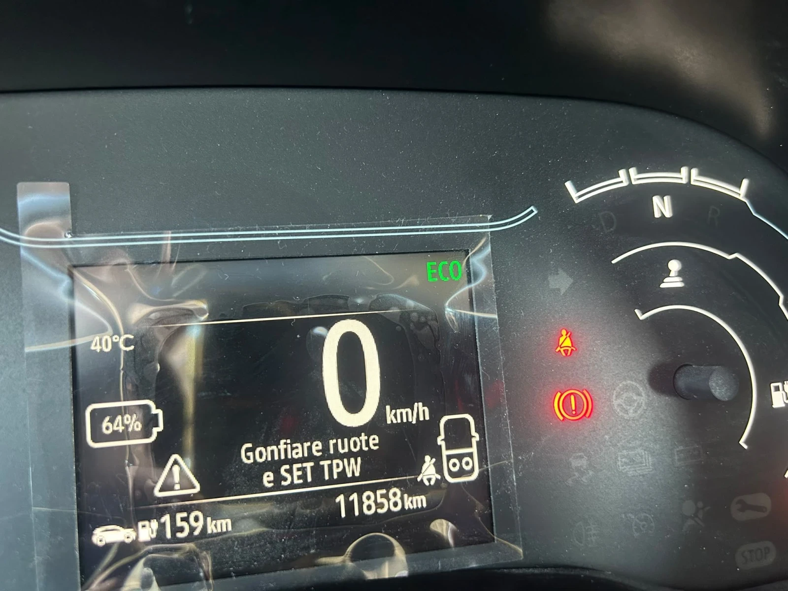 Dacia Spring, снимка 10 - Автомобили и джипове - 56068670