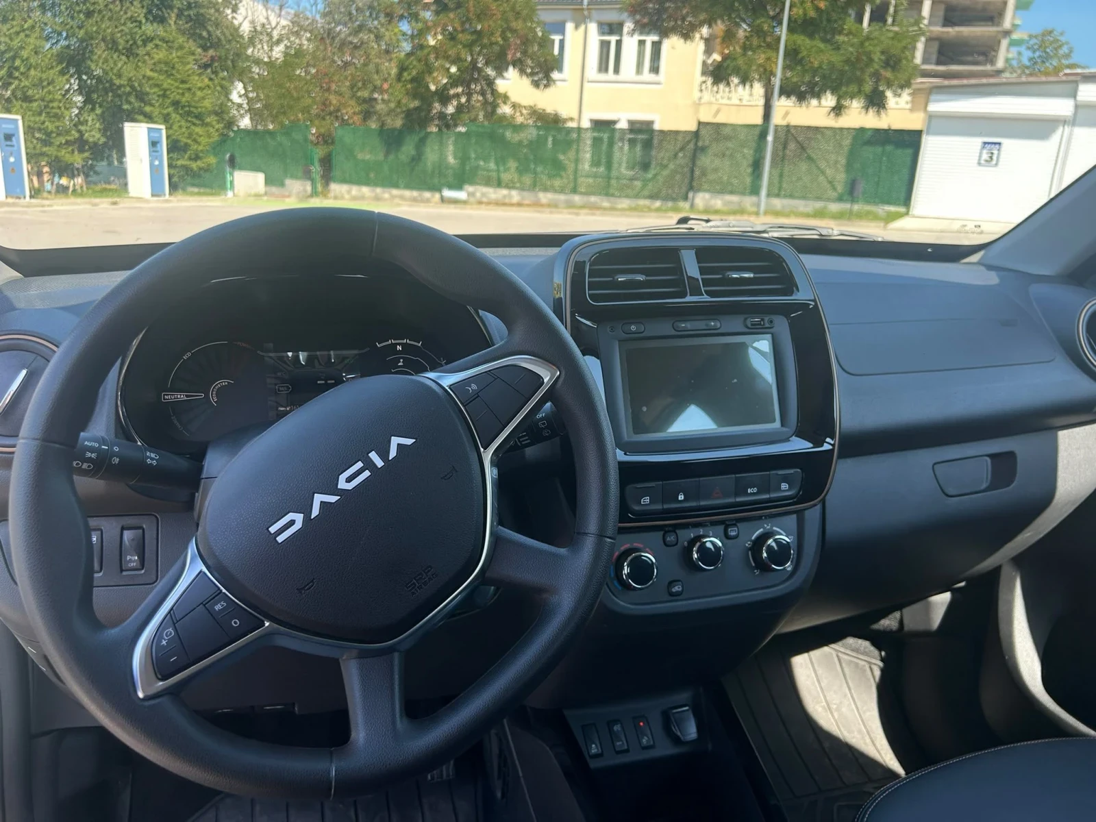 Dacia Spring, снимка 11 - Автомобили и джипове - 56068670