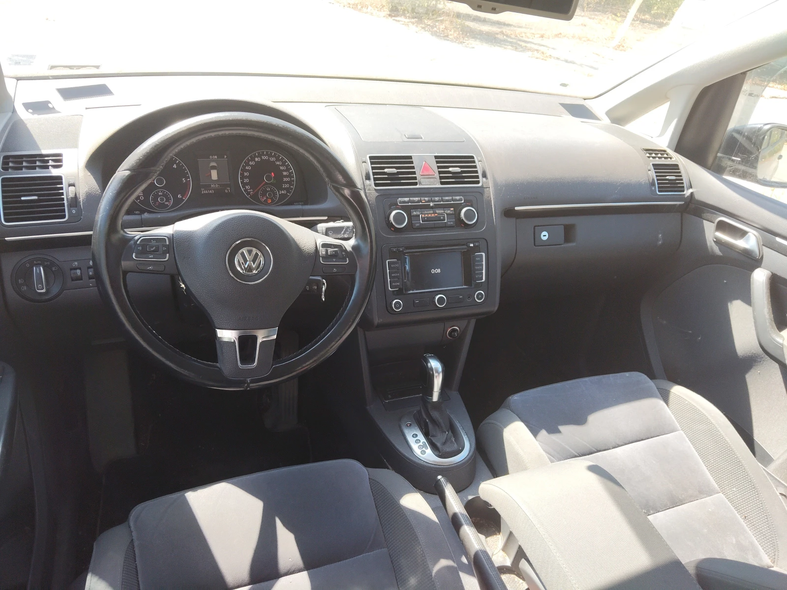VW Touran 2, 0TDI DSG 7места, снимка 6 - Автомобили и джипове - 56334589
