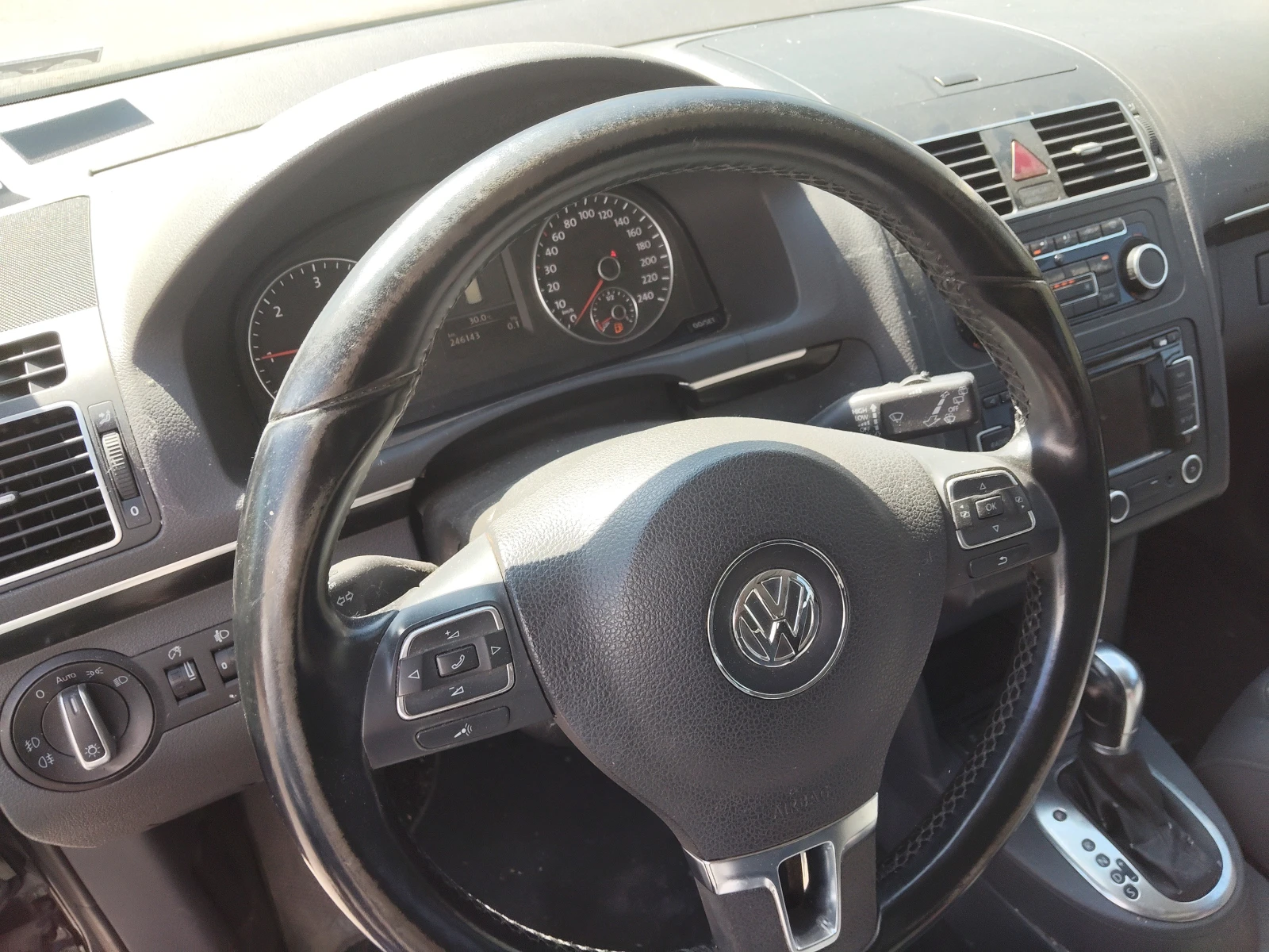VW Touran 2, 0TDI DSG 7места, снимка 7 - Автомобили и джипове - 56334589