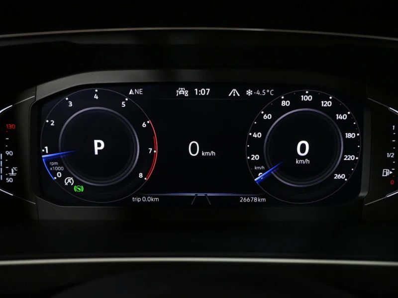 VW Tiguan Highline R-Line* АвтоКредит* (ЦЕНА ДО БГ), снимка 11 - Автомобили и джипове - 53459015