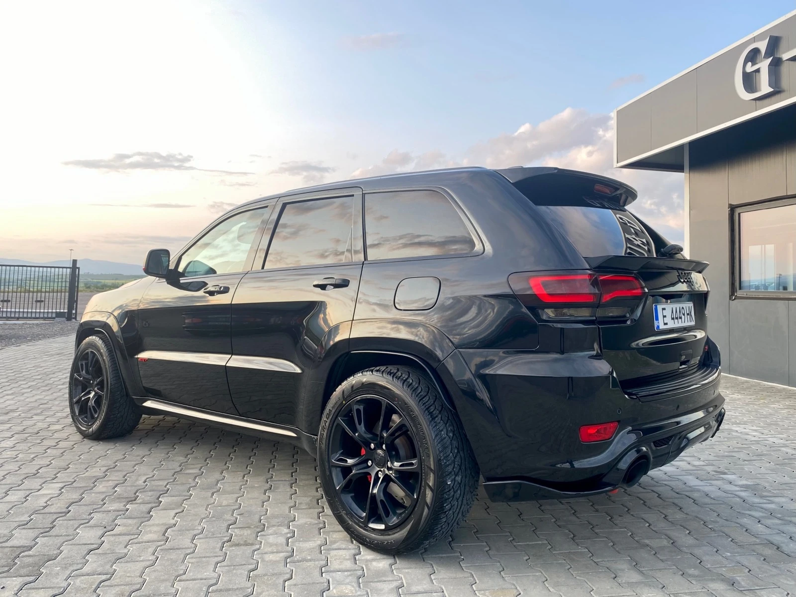 Jeep Grand cherokee 6.4 SRT  - изображение 8