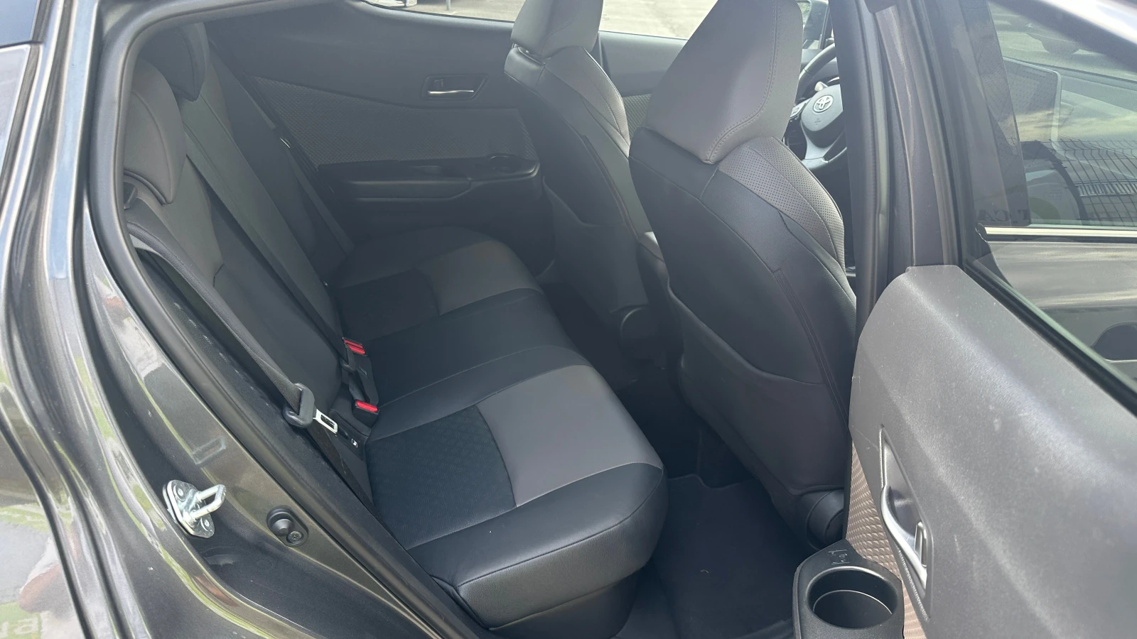 Toyota C-HR Bi-Tone 2.0 Hybrid Face Lift в гаранция | Mobile.bg — изображение 11