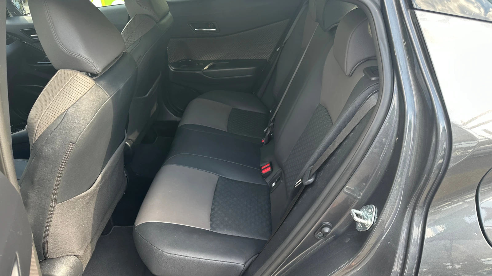 Toyota C-HR Bi-Tone 2.0 Hybrid Face Lift в гаранция - изображение 9