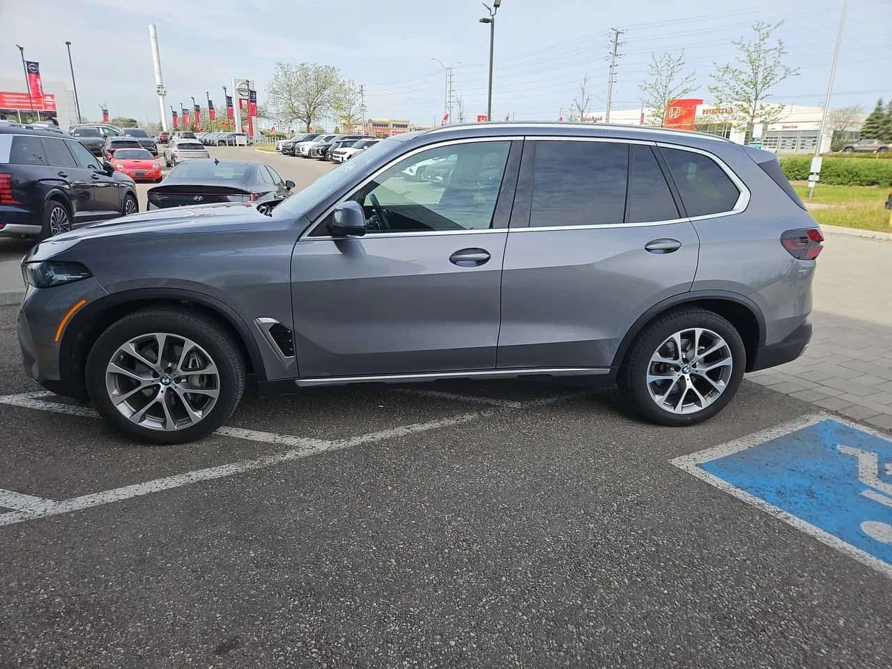 BMW X5 * xDrive40i * DISTRONIC* HARMAN/KARDON* 360* ОБДУХ, снимка 2 - Автомобили и джипове - 54647810