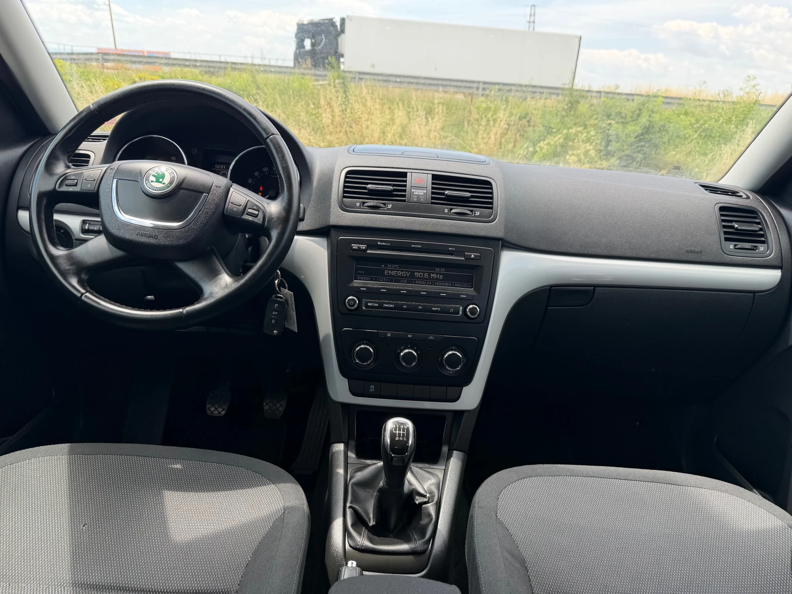 Skoda Yeti 1.2 TSI, снимка 14 - Автомобили и джипове - 55132098