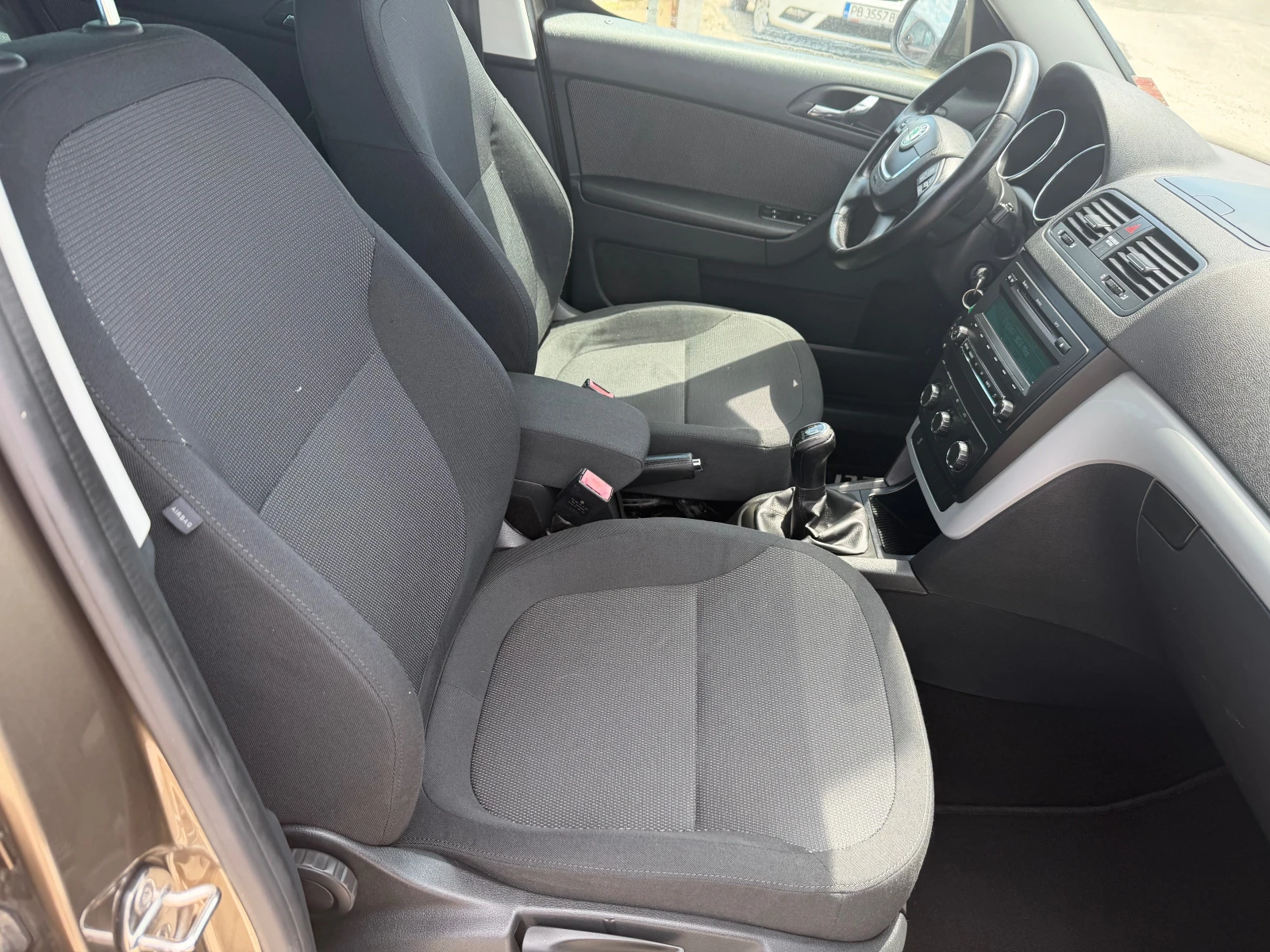 Skoda Yeti 1.2 TSI, снимка 11 - Автомобили и джипове - 55132098