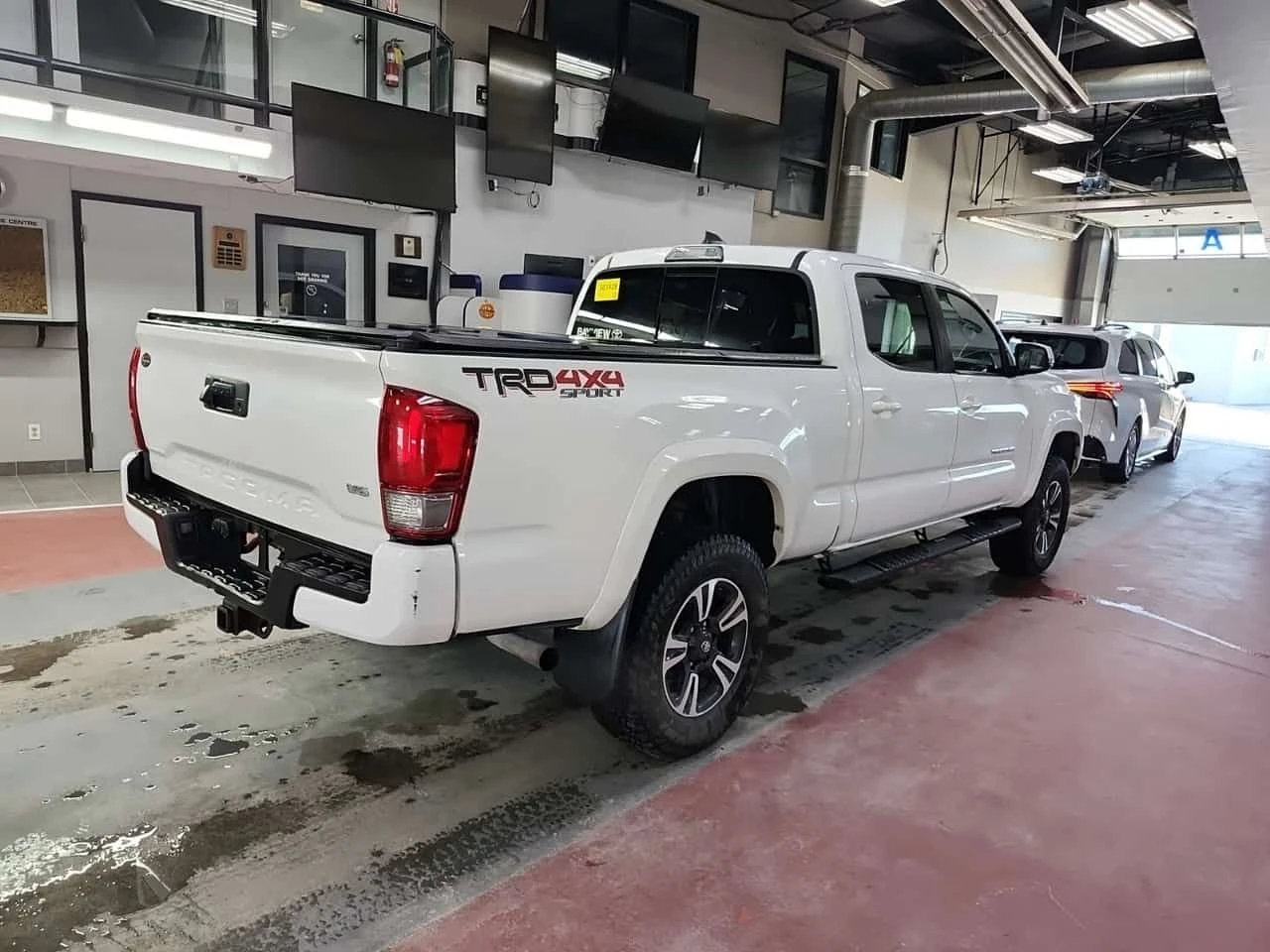 Toyota Tacoma * TRD OFF ROAD CREW CAB LONG BED * CARFAX * БЕЗ ПЪ, снимка 3 - Автомобили и джипове - 55440405