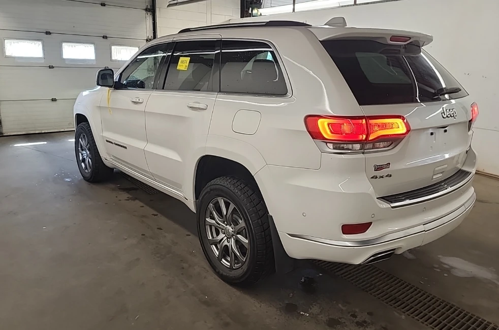 Jeep Grand cherokee * SUMMIT* Обдух* Pano* HARMAN* Back Cam* , снимка 2 - Автомобили и джипове - 55640807