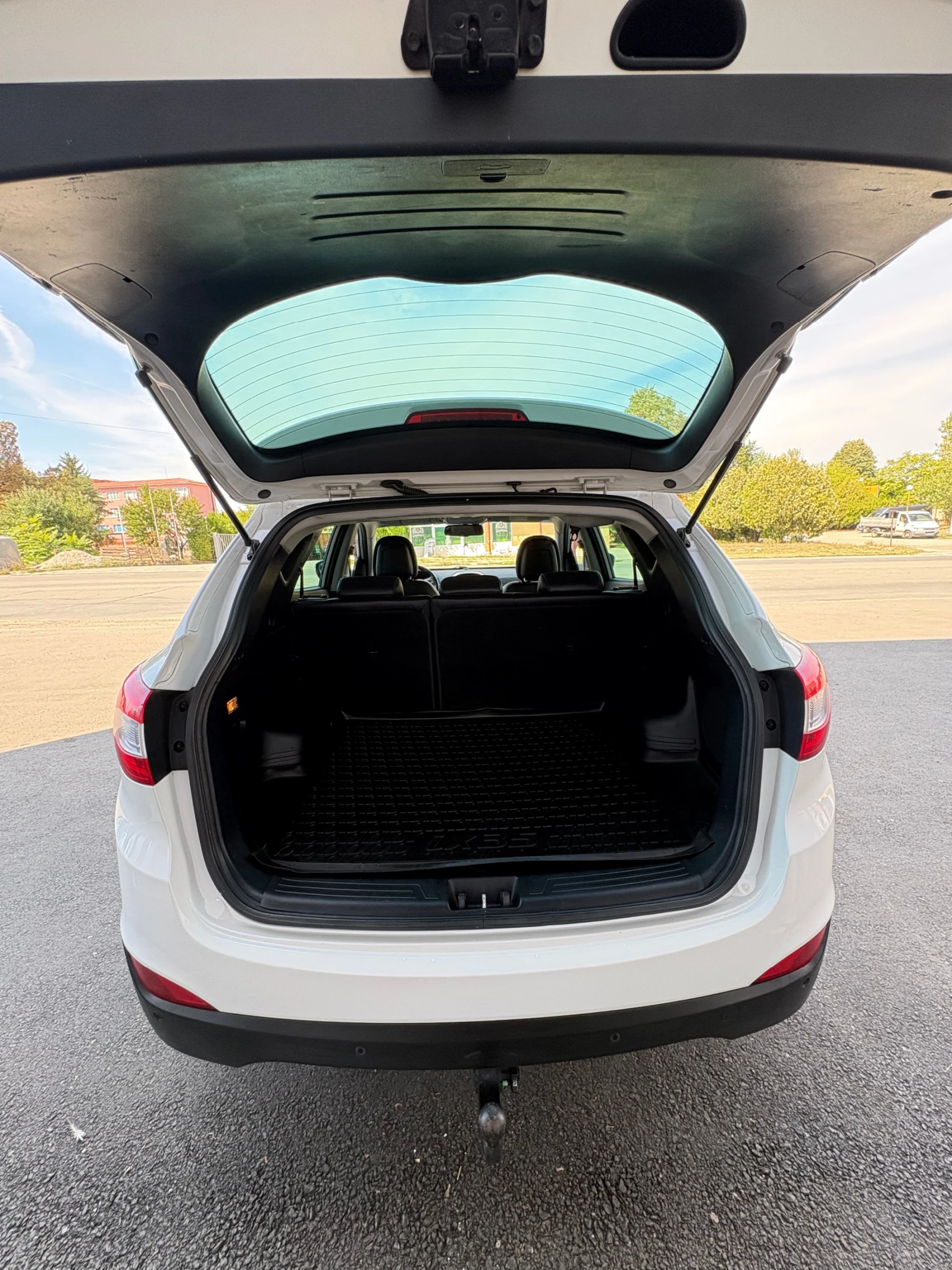 Hyundai IX35 2.0CRDI, 4x4, autom, koja, navi, снимка 9 - Автомобили и джипове - 56338221