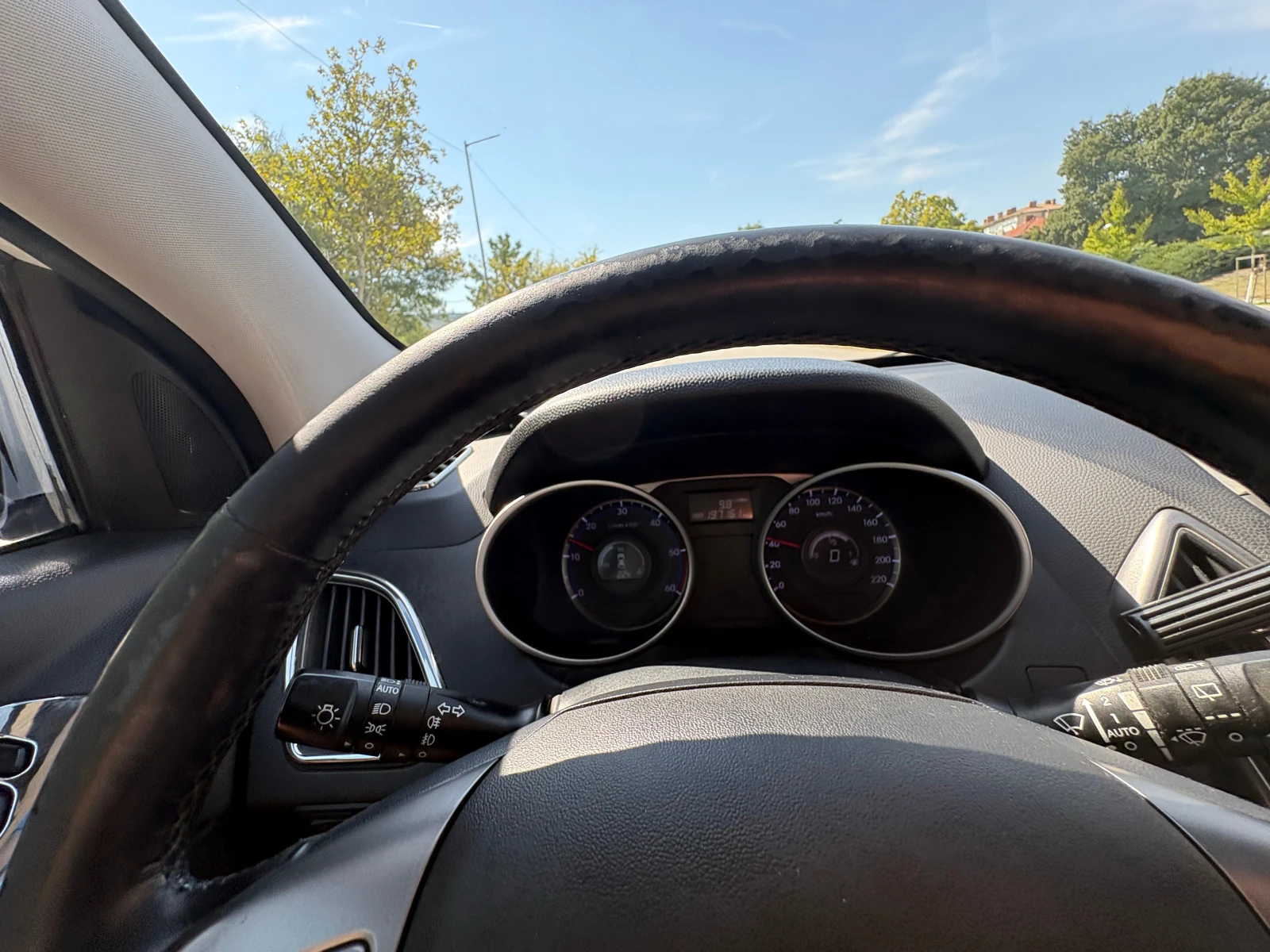 Hyundai IX35 2.0CRDI, 4x4, autom, koja, navi, снимка 15 - Автомобили и джипове - 56338221