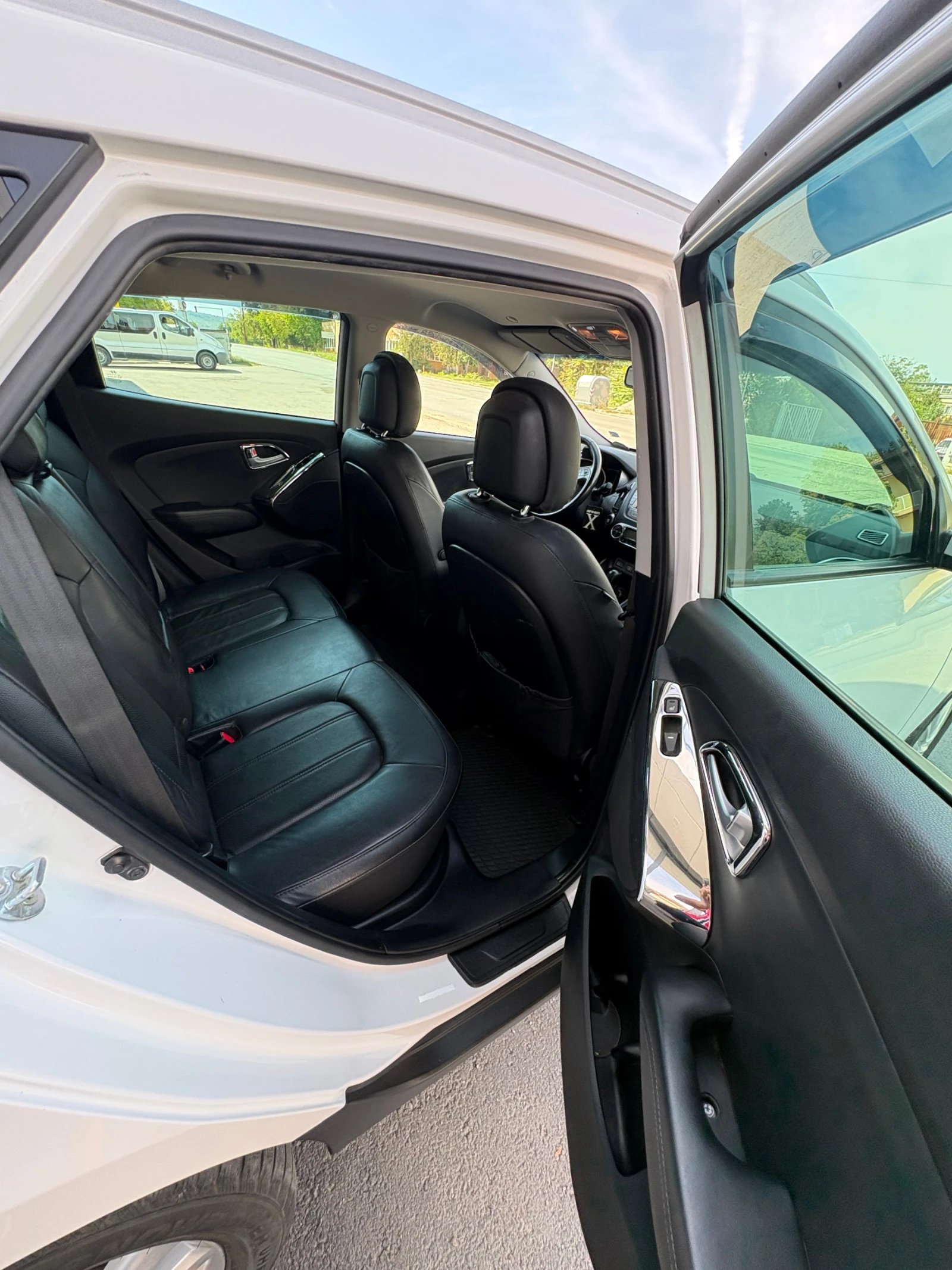 Hyundai IX35 2.0CRDI, 4x4, autom, koja, navi, снимка 11 - Автомобили и джипове - 56338221