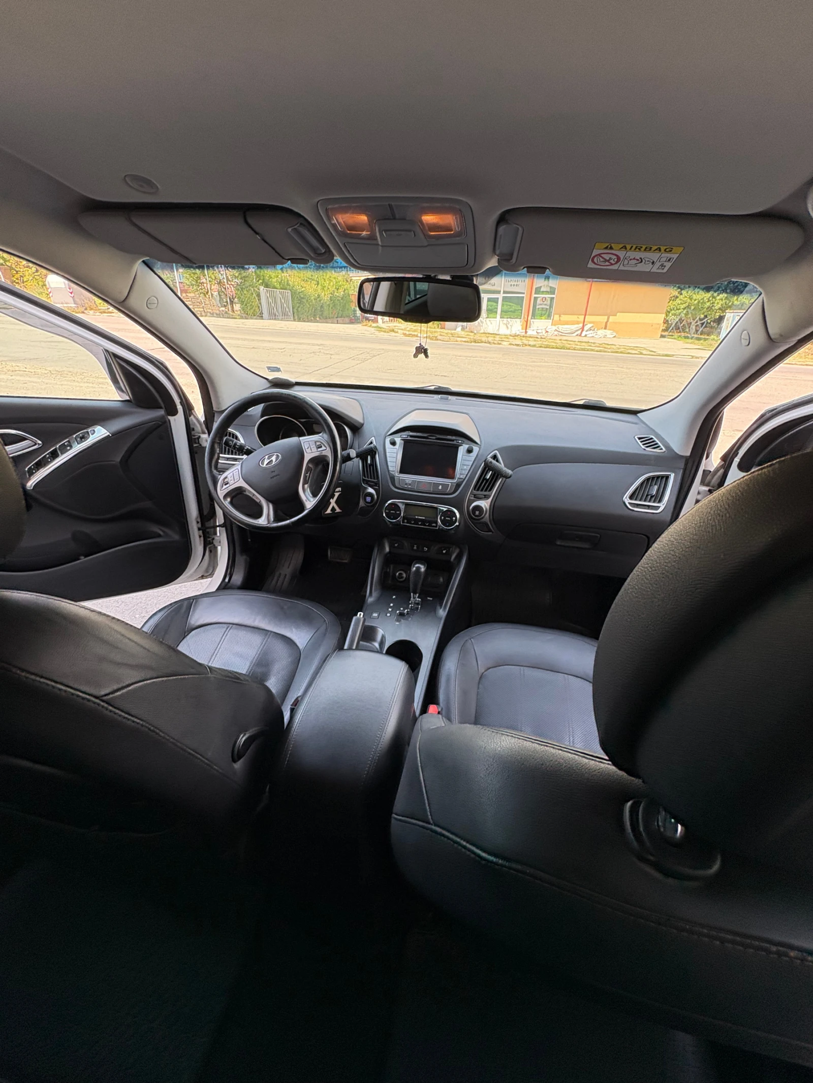 Hyundai IX35 2.0CRDI, 4x4, autom, koja, navi, снимка 14 - Автомобили и джипове - 56338221