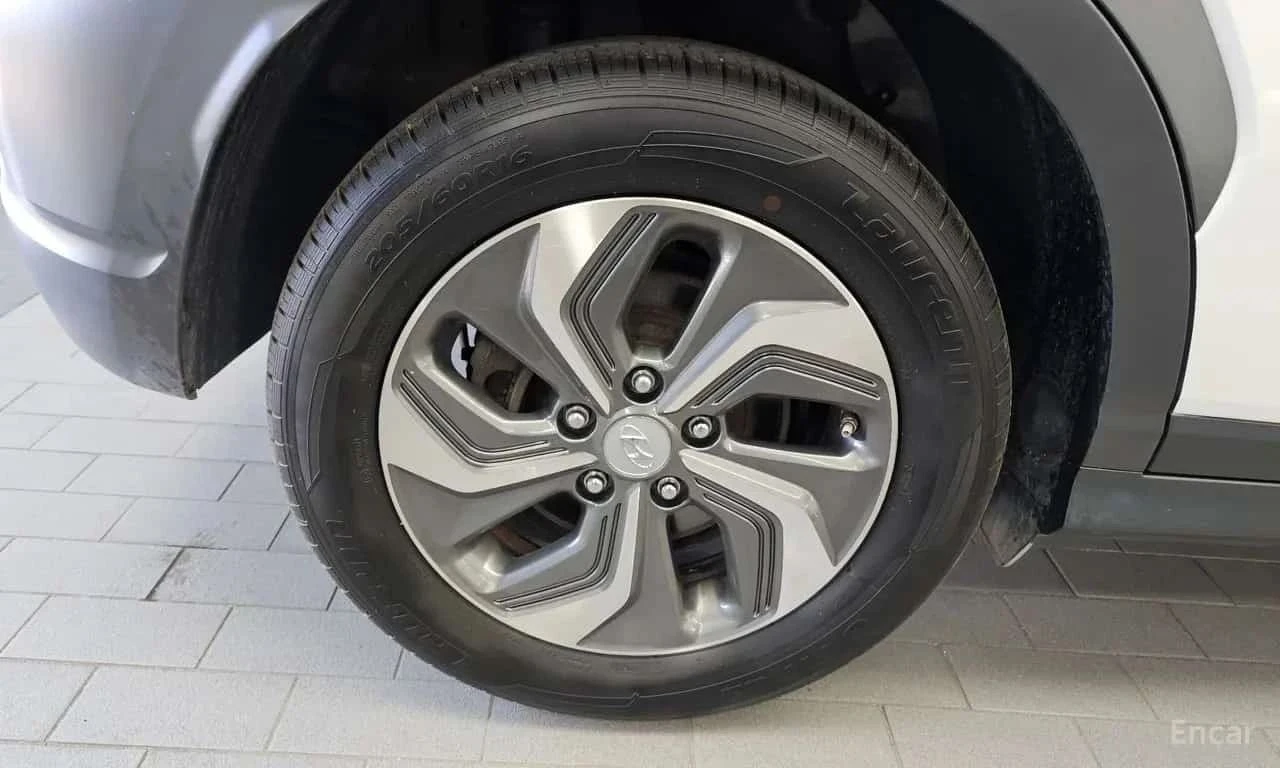 Hyundai Kona, снимка 17 - Автомобили и джипове - 56738301