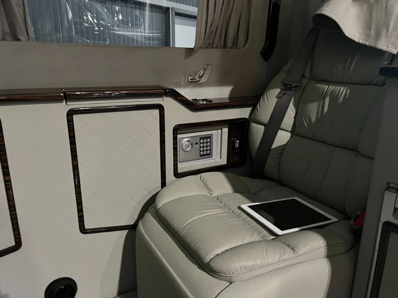 Mercedes-Benz Sprinter Luxury Transport, снимка 9 - Бусове и автобуси - 47072072