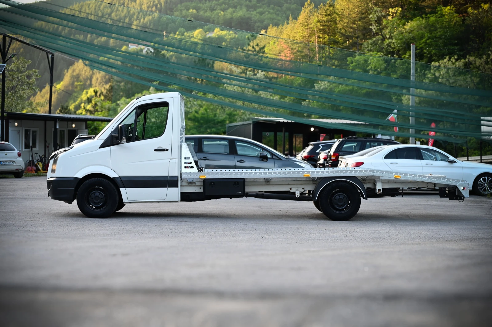 VW Crafter 2.5TDI/СПЕЦИАЛЕН, снимка 2 - Бусове и автобуси - 54736452