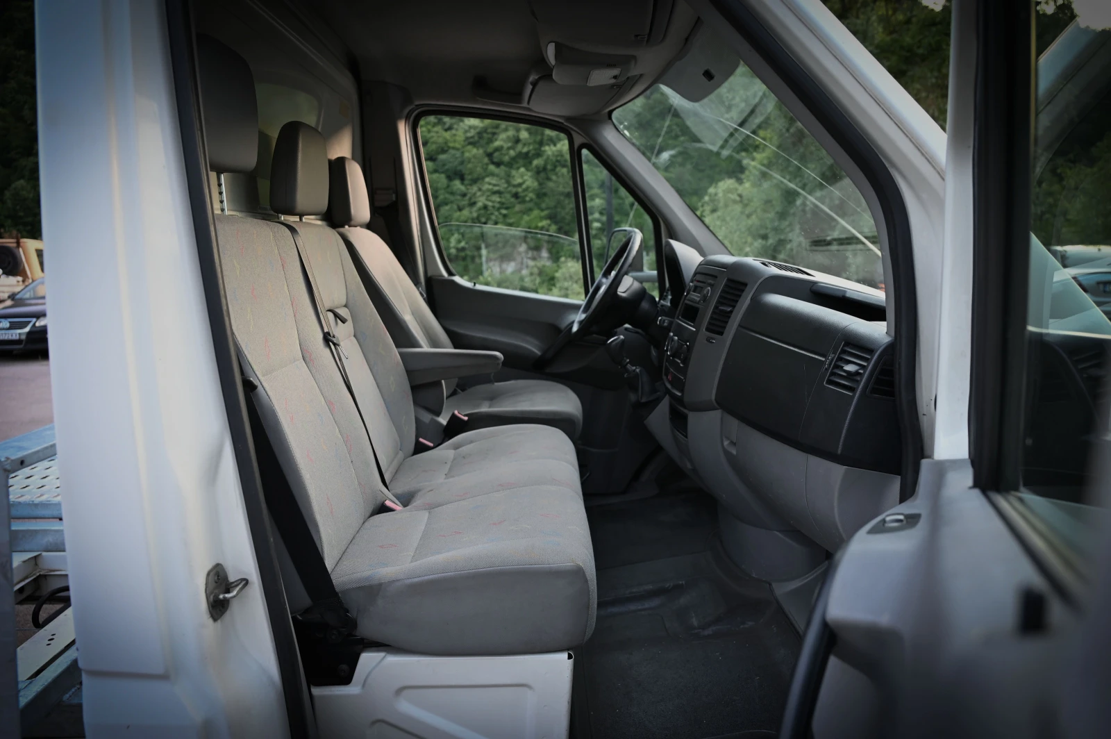 VW Crafter 2.5TDI/СПЕЦИАЛЕН, снимка 12 - Бусове и автобуси - 54736452