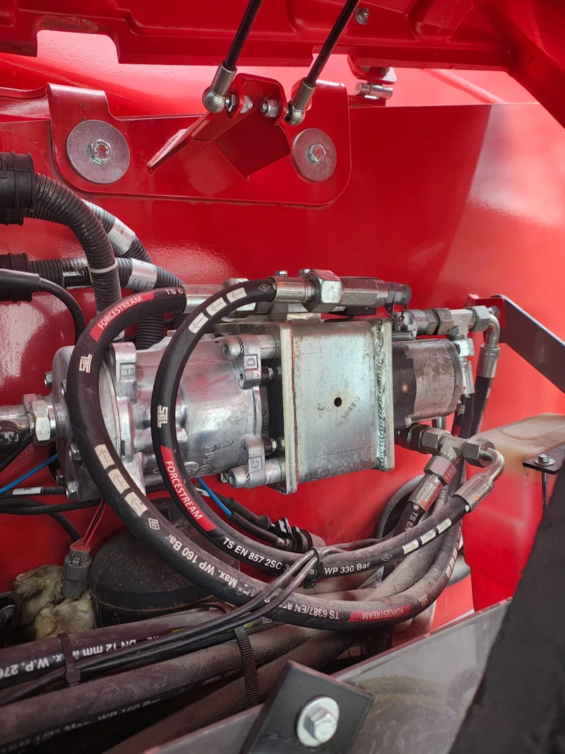 Телескопични товарачи Manitou MRT 2540 PRIVILEG + , снимка 11 - Индустриална техника - 49480608