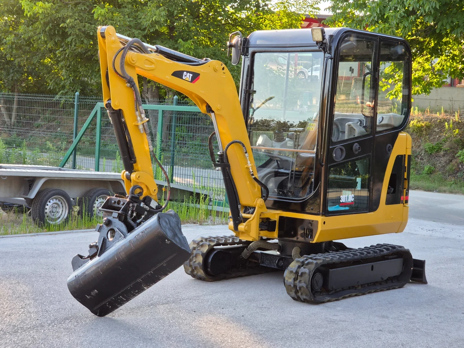 Багер Caterpillar 301.8C/1.8т./3кофи+ бързосменник+ х.чук/стесняване