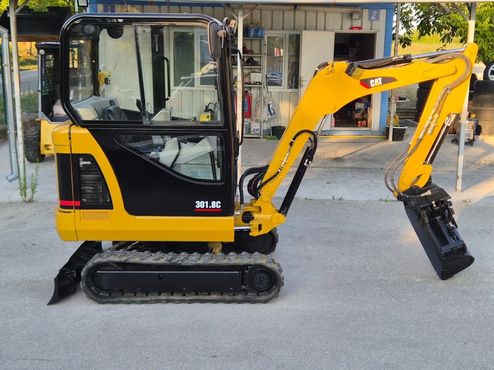Багер Caterpillar 301.8C/1.8т./3кофи+ бързосменник+ х.чук/стесняване, снимка 4 - Индустриална техника - 55650658