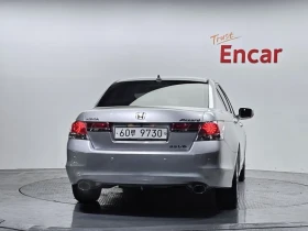 Honda Accord 3.5 8Th Generation, снимка 12