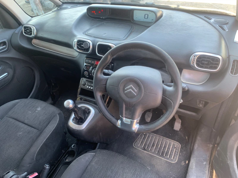 Citroen C3 Picasso 1.6HDI 90кс., снимка 6 - Автомобили и джипове - 41472922