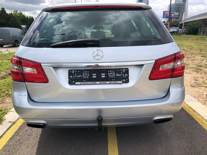 Mercedes-Benz E 220, снимка 5 - Автомобили и джипове - 45880438