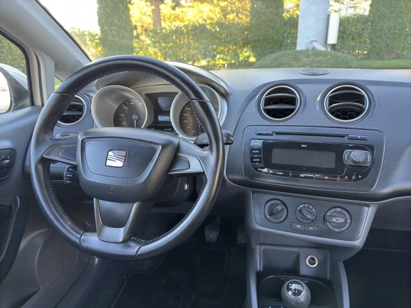 Seat Ibiza 1.4i, снимка 11 - Автомобили и джипове - 47697257