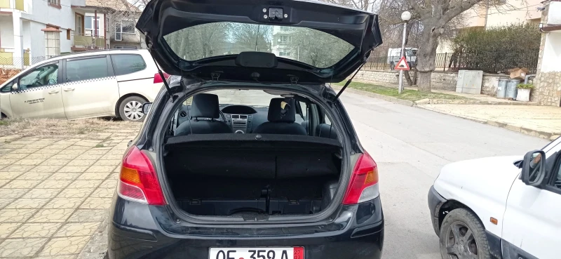 Toyota Yaris, снимка 8 - Автомобили и джипове - 49571861