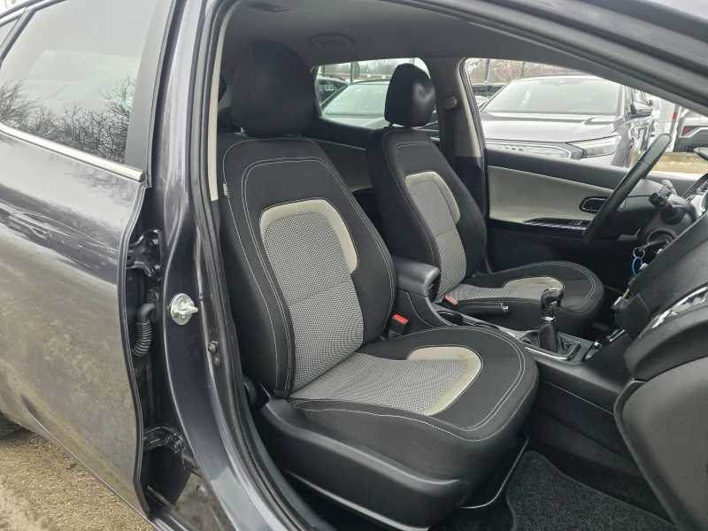Kia Ceed 1.4i 99к.с фабрична газ , снимка 13 - Автомобили и джипове - 53372711