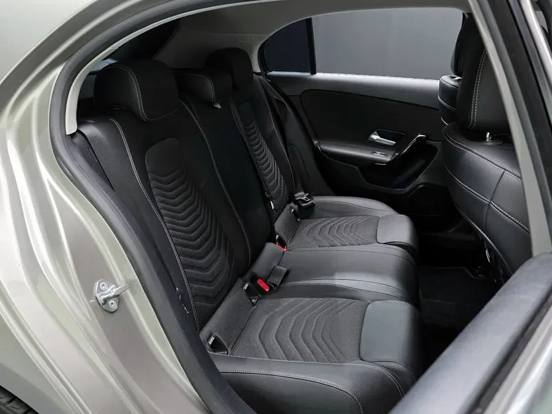 Mercedes-Benz A 220 Hatchback, снимка 10 - Автомобили и джипове - 54880237