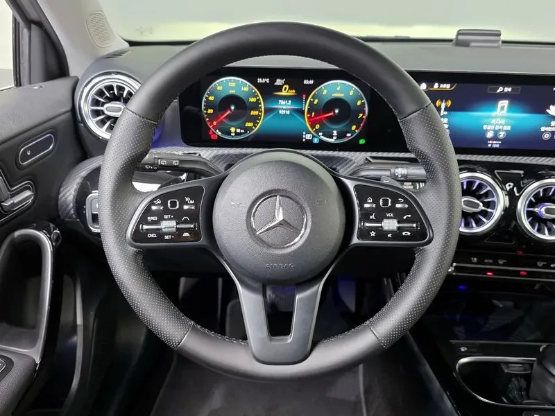 Mercedes-Benz A 220 Hatchback, снимка 12 - Автомобили и джипове - 54880237