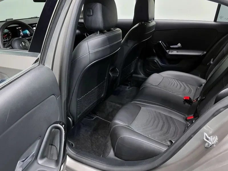 Mercedes-Benz A 220 Hatchback, снимка 11 - Автомобили и джипове - 54880237