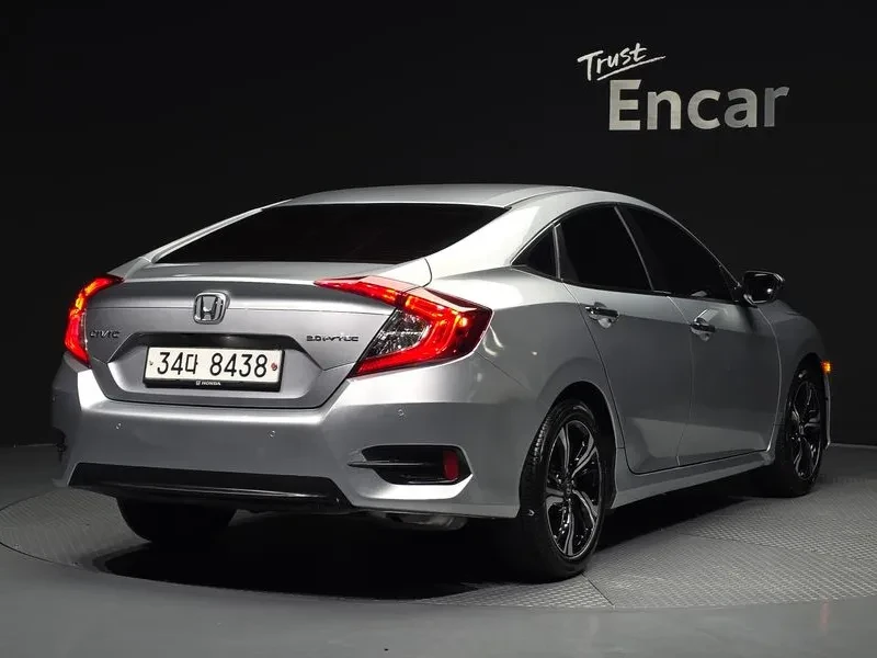 Honda Civic 2.0 10Th Generation, снимка 2 - Автомобили и джипове - 54980424