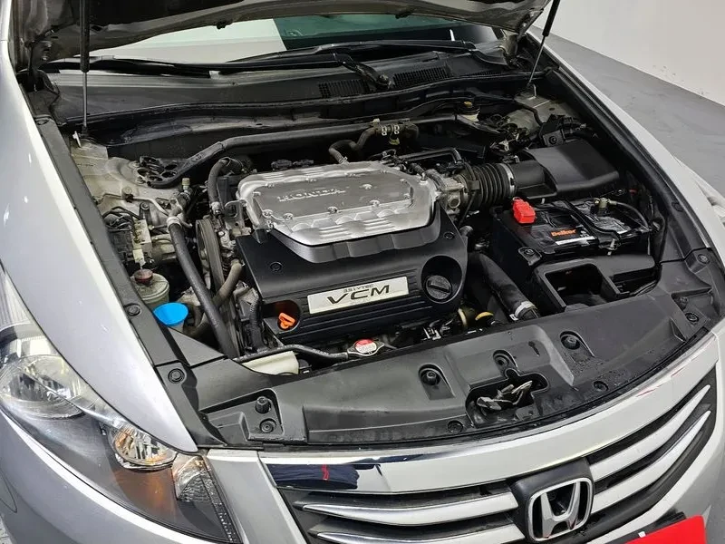 Honda Accord 3.5 8Th Generation, снимка 17 - Автомобили и джипове - 55898481