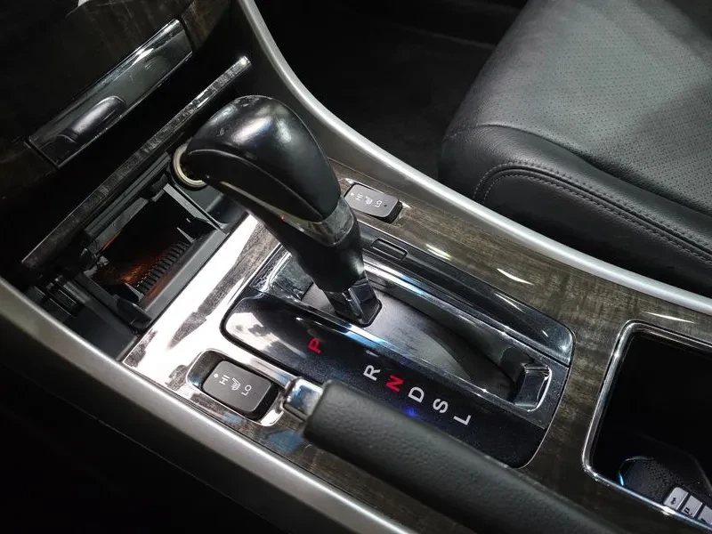 Honda Accord 2.4 Бензин, снимка 8 - Автомобили и джипове - 56314350