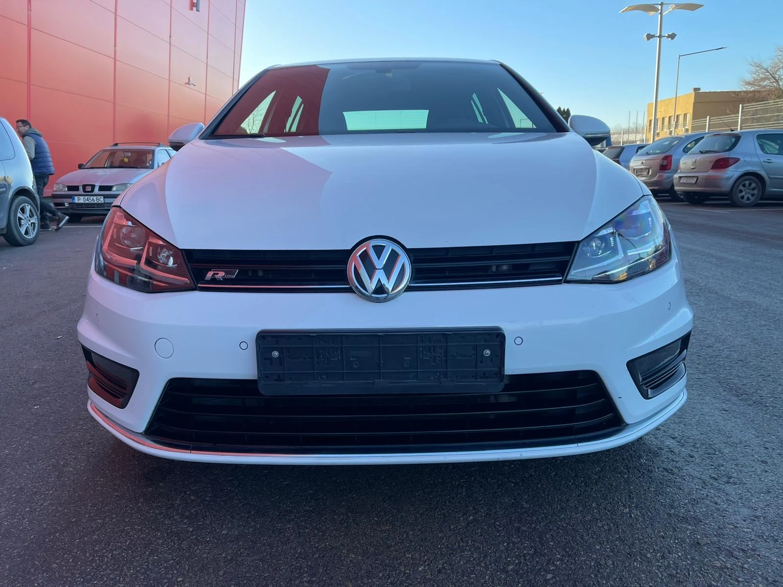 VW Golf 2.0 TDI 150к.с. R-LINE - изображение 2