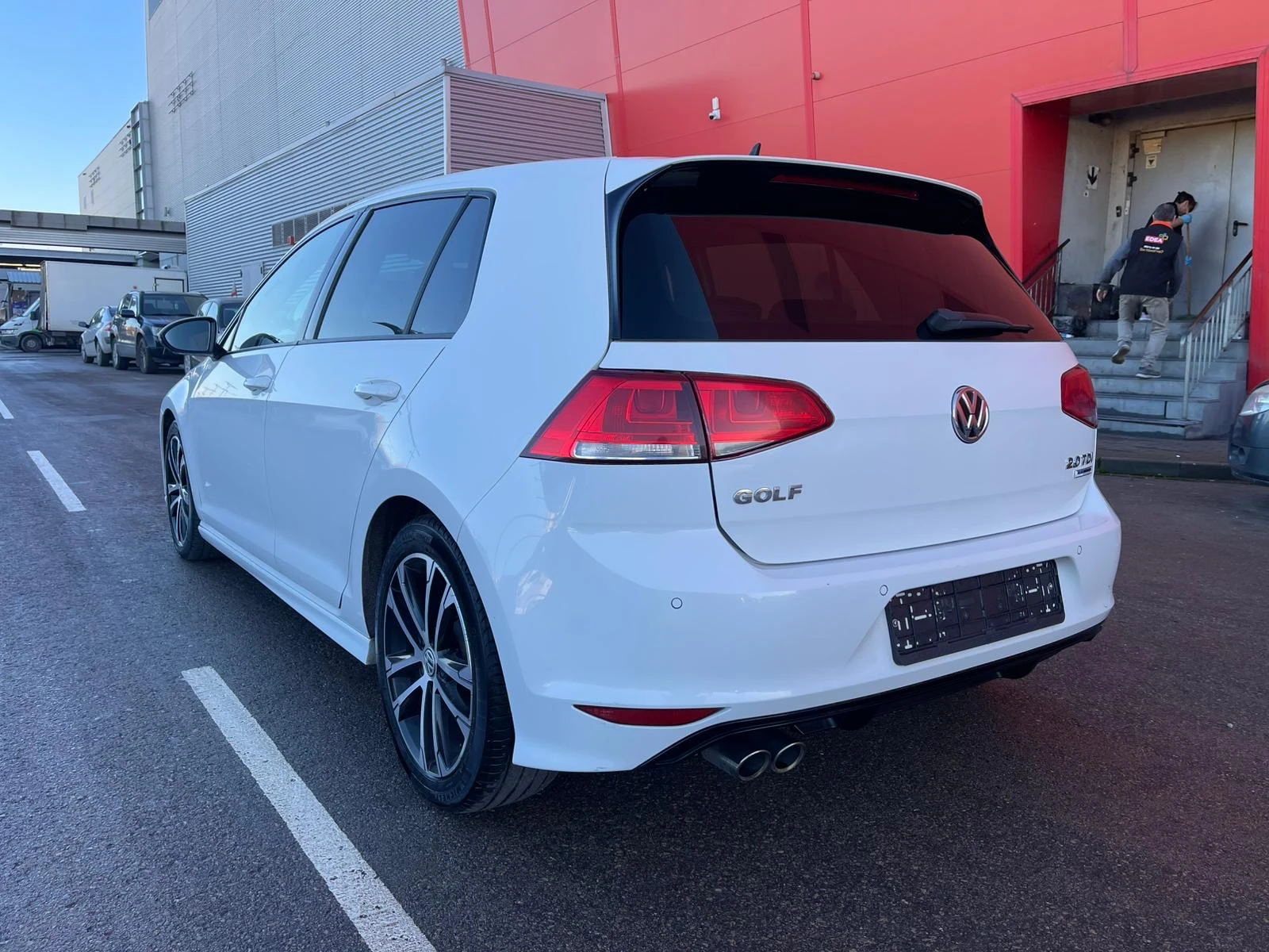 VW Golf 2.0 TDI 150к.с. R-LINE - изображение 7