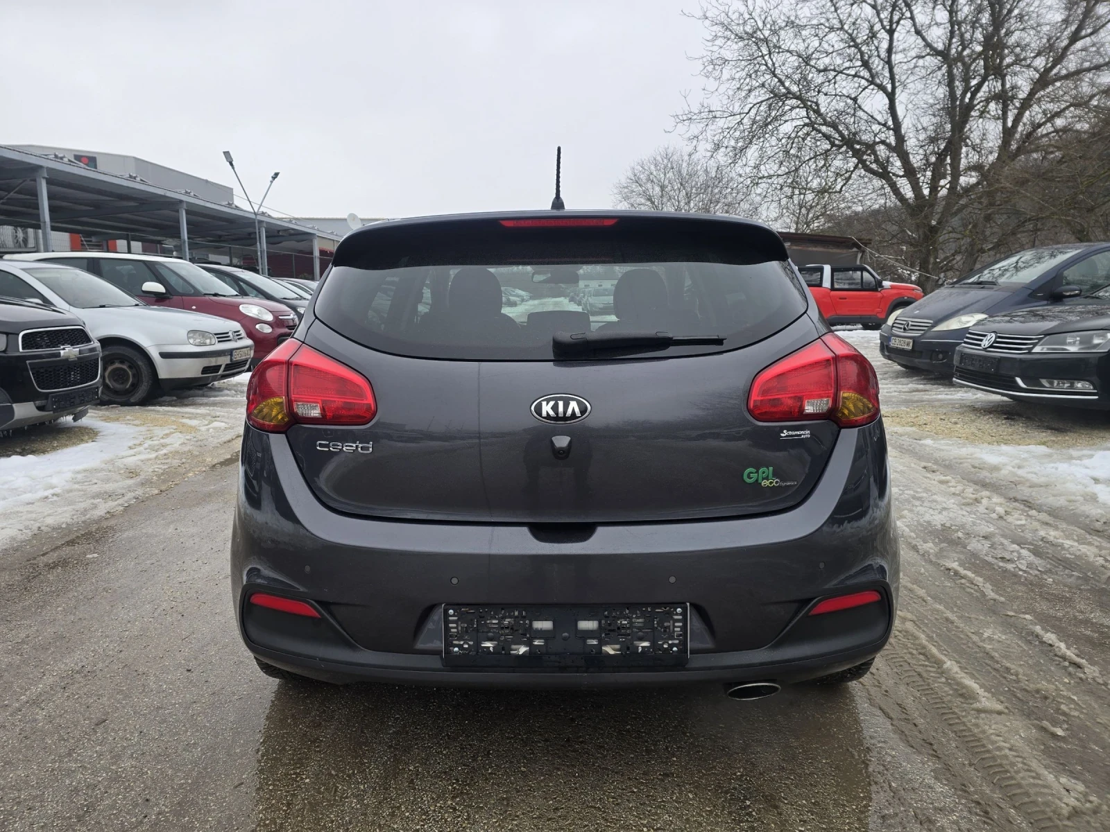 Kia Ceed 1.4i 99к.с фабрична газ  - изображение 6