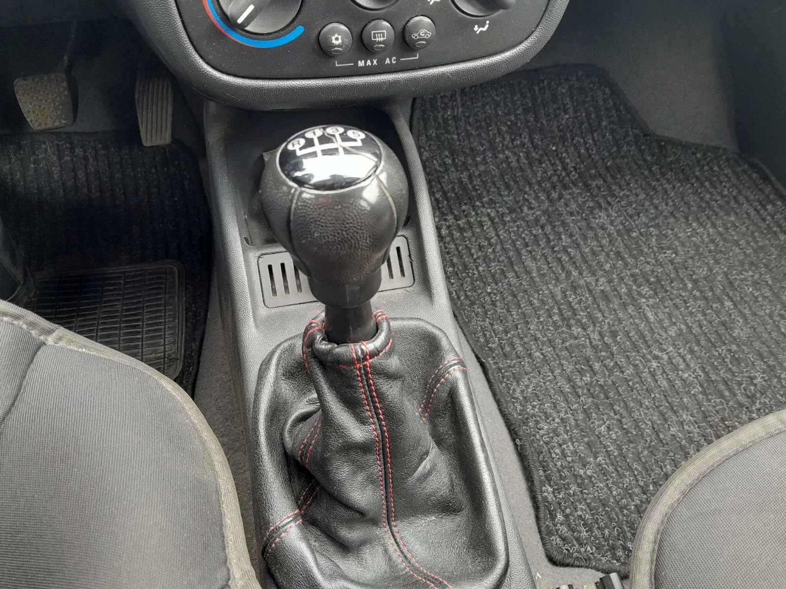 Opel Corsa, снимка 10 - Автомобили и джипове - 54041635